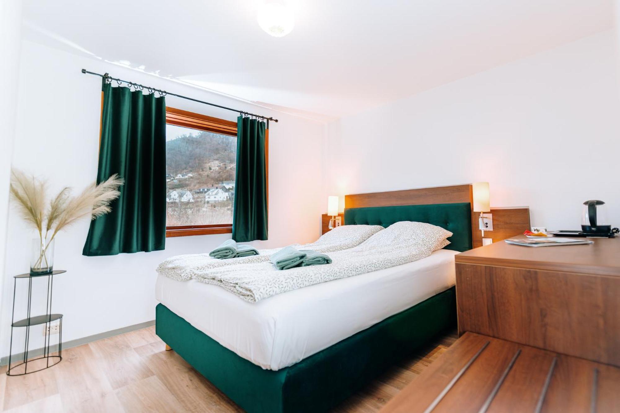 Hotel Nokling & Camping Hjelmeland Dış mekan fotoğraf