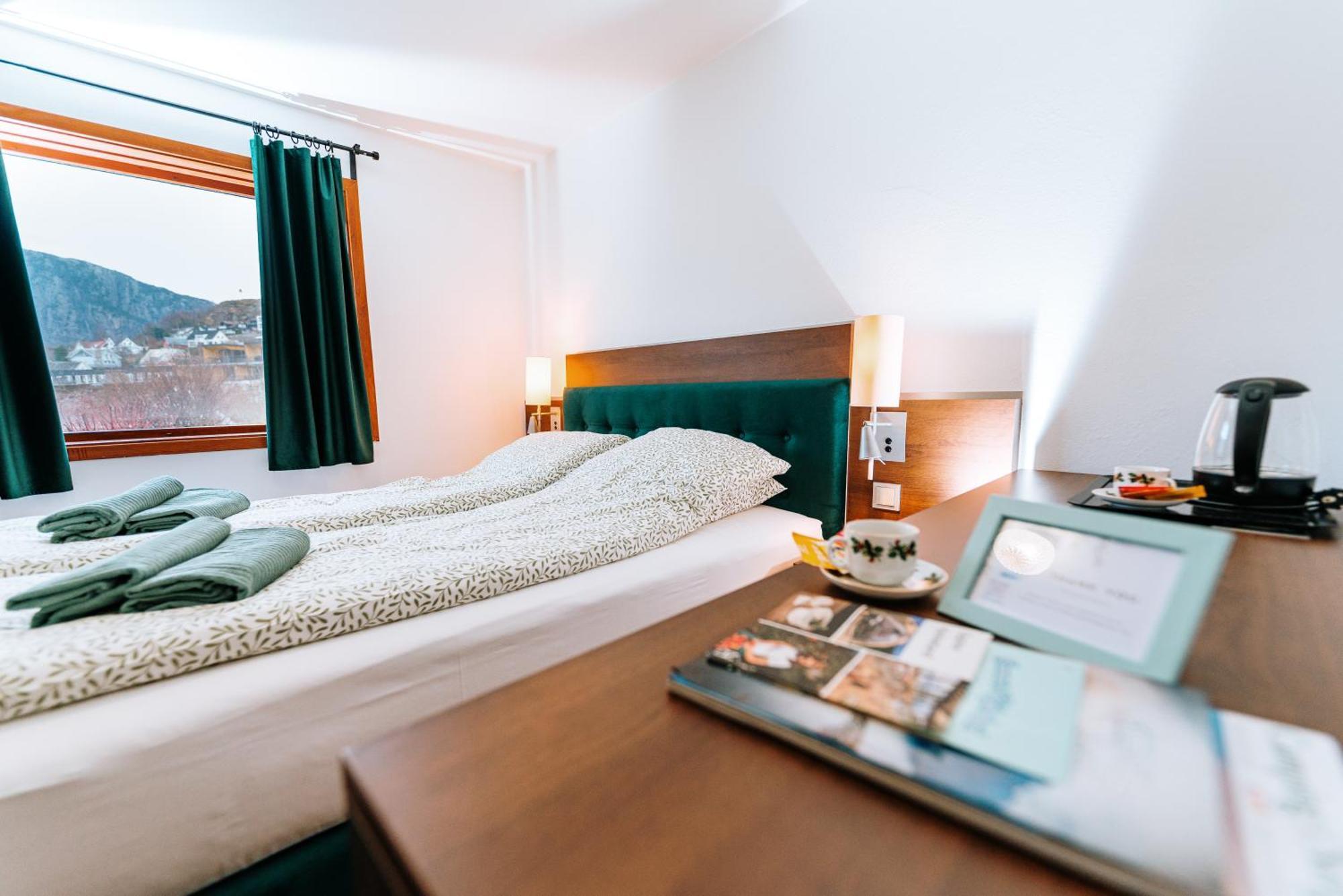 Hotel Nokling & Camping Hjelmeland Dış mekan fotoğraf